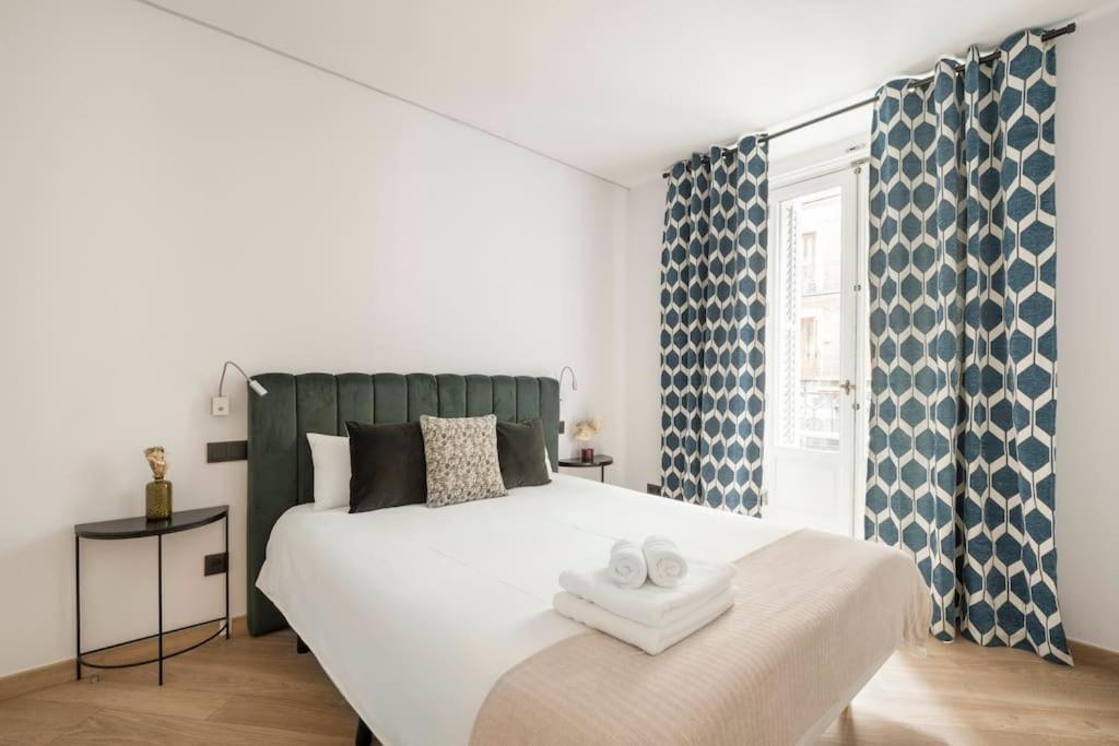 Lujoso Apartamento Cerca De Plaza Mayor Madrid Exterior foto
